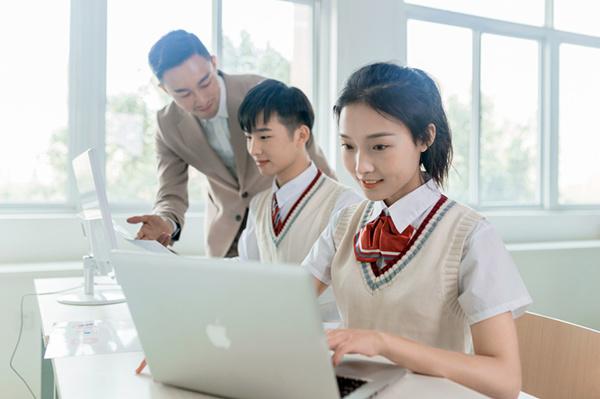初中毕业上哪个技校好